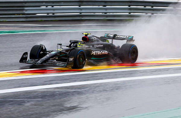 f1-hamilton-mercedes-spa-day1