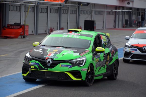 Tim Gábor nagyot ment, 9 helyet javított a Clio Cupban a Hungaroringen