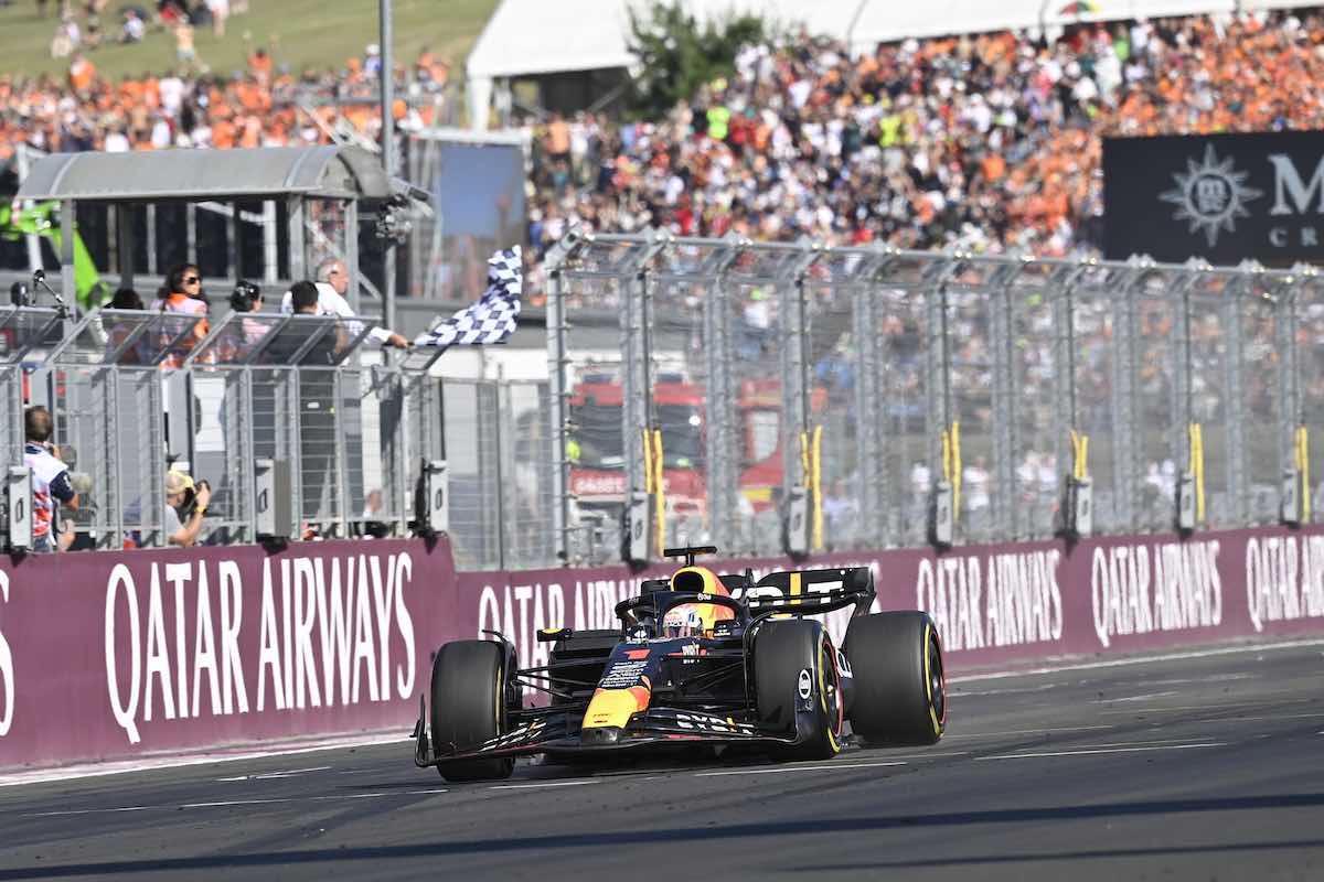 Verstappen tökéletes napját csak a trófeája összetörése árnyékolta be