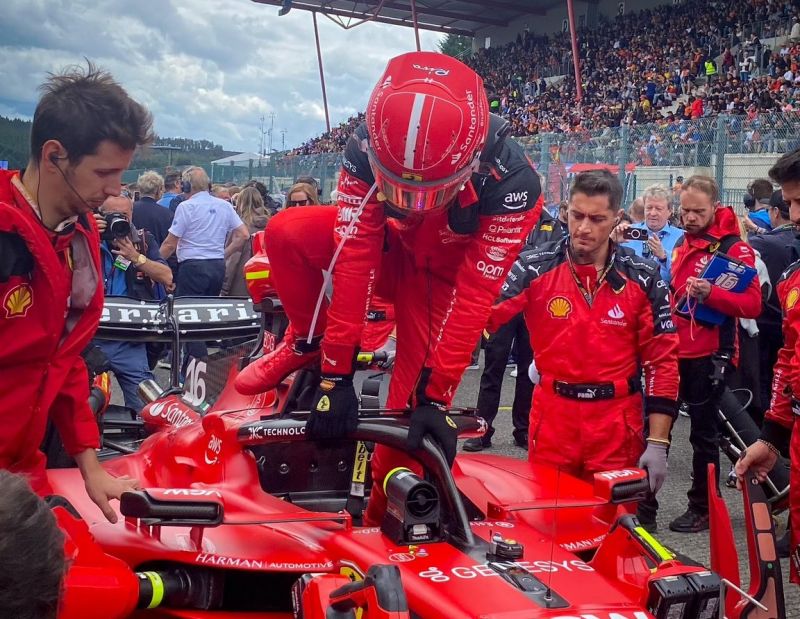 185 milliót ajánlott Leclerc-nek a Ferrari?