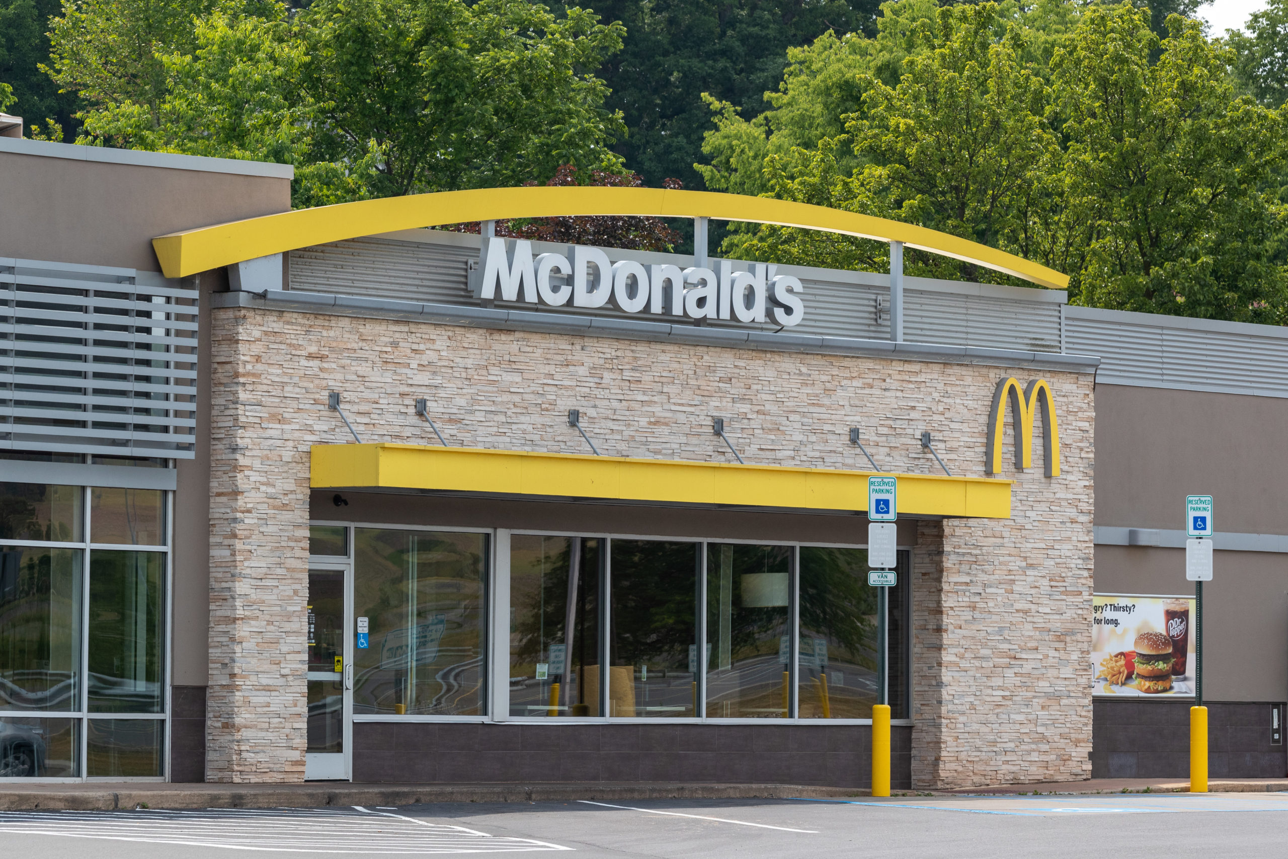 A francia titkosszolgálat figyelmét is felkeltette egy muszlim imaszobává alakult McDonald’s