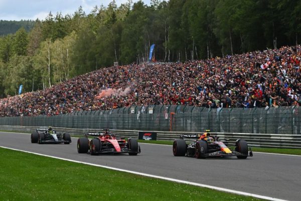 Csak Verstappen elérhetetlen, vélik a riválisok