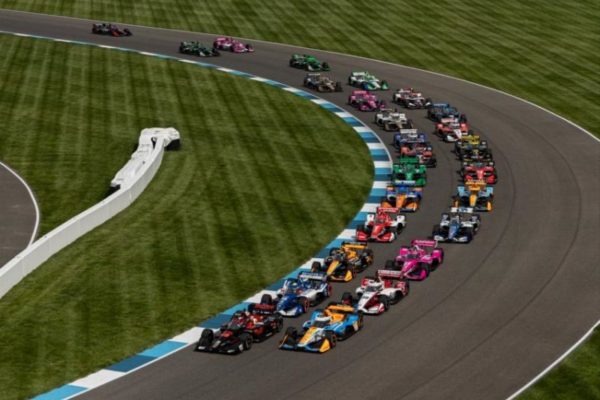 Együtt Indianapolisban az IndyCar és a NASCAR: a hétvége menetrendje