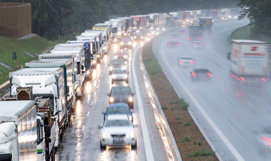 Élet+Stílus: Egy évig ingyen utazhat Ausztriában, aki magára tetováltatja a klímajegy logóját