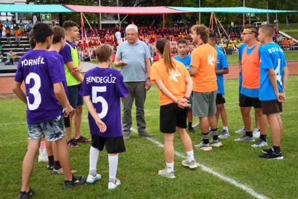 Futballpályát és futókört adtak át a zánkai Erzsébet-táborban