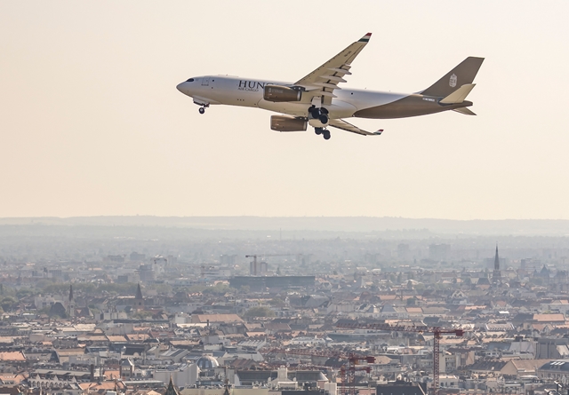 Itthon: A külügy szerint madárraj okozta az akár milliárdos kárt az állami Airbus A330-asban augusztus 20-án, de történt még más is