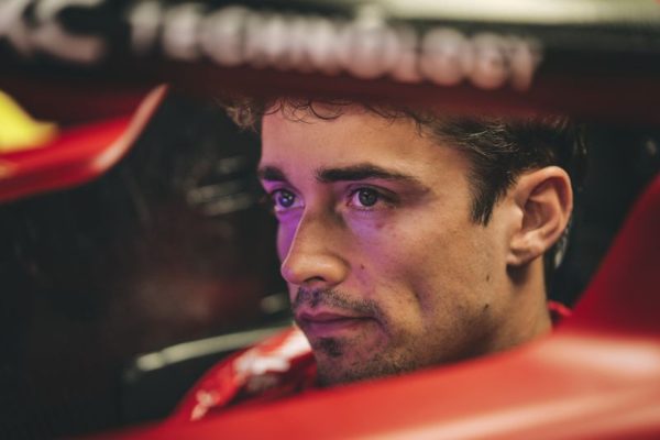 Leclerc-nek gondolkodnia kell, a Red Bull elképesztő: a szerdai F1-es hírek