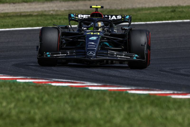 Ezért szenved idén az F1-es időmérőkön Hamilton