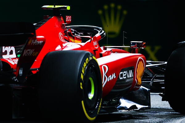 Ferrari az élen, bajban a Red Bull? – pénteki F1-es hírek