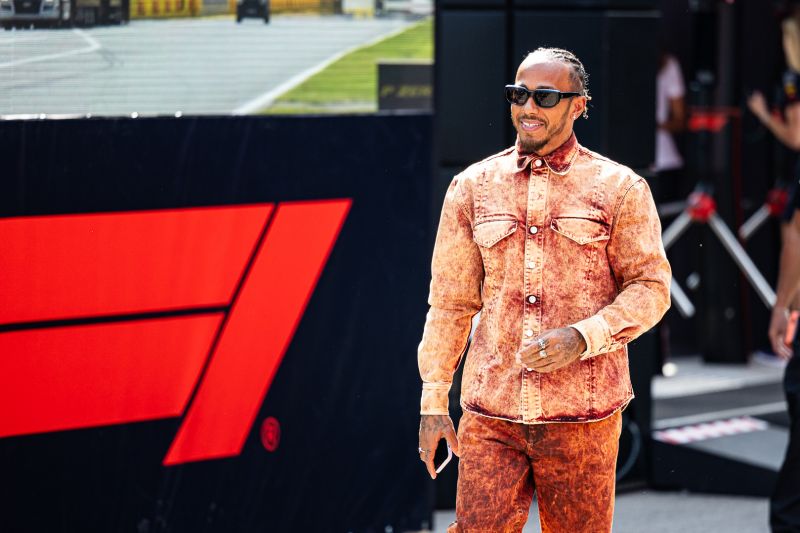 Ferrari-vezetés Monzában, Hamilton vitatható nyilatkozata – pénteki F1-es hírek