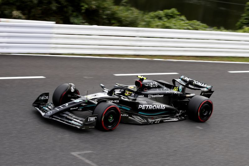 f1-hamilton-mercedes-suzuka-day1