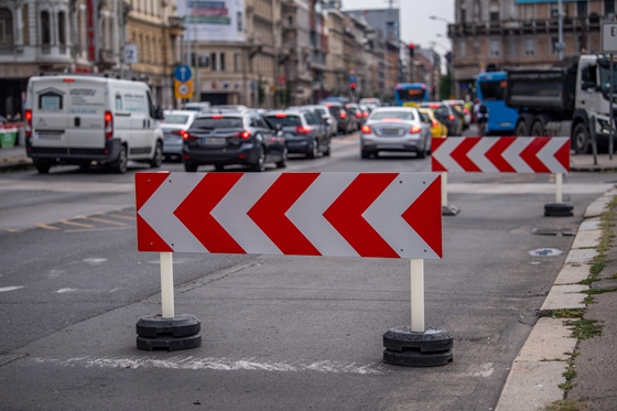 Itthon: Teljes lezárás van a 25-ös főúton