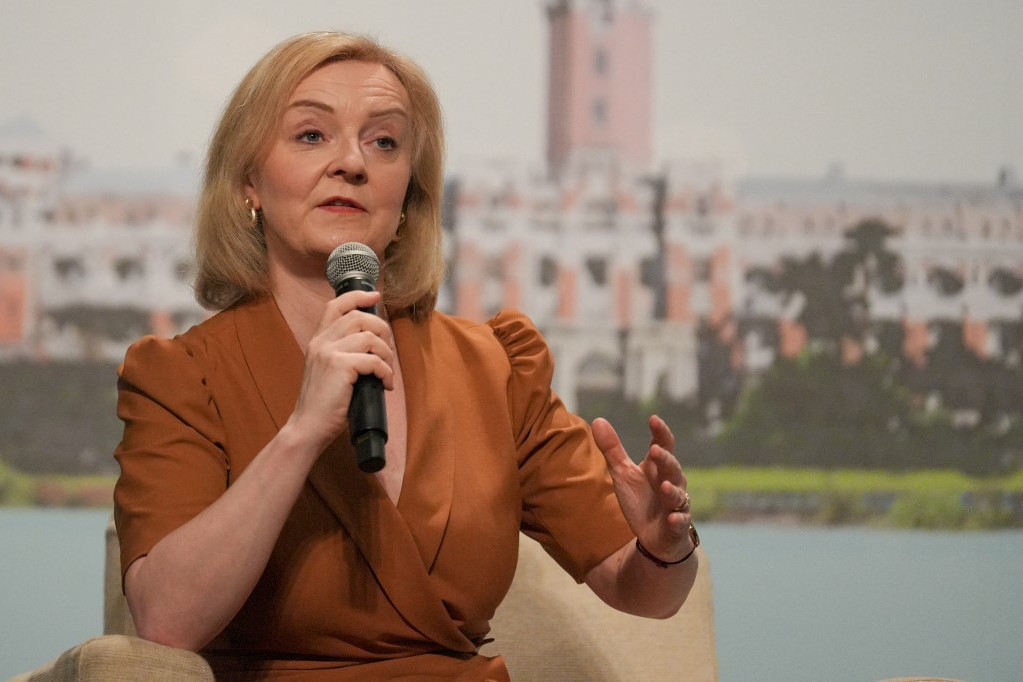 Liz Truss: A gazdasági-politikai elit és a jegybank torpedózta meg a tavalyi adócsökkentési tervet