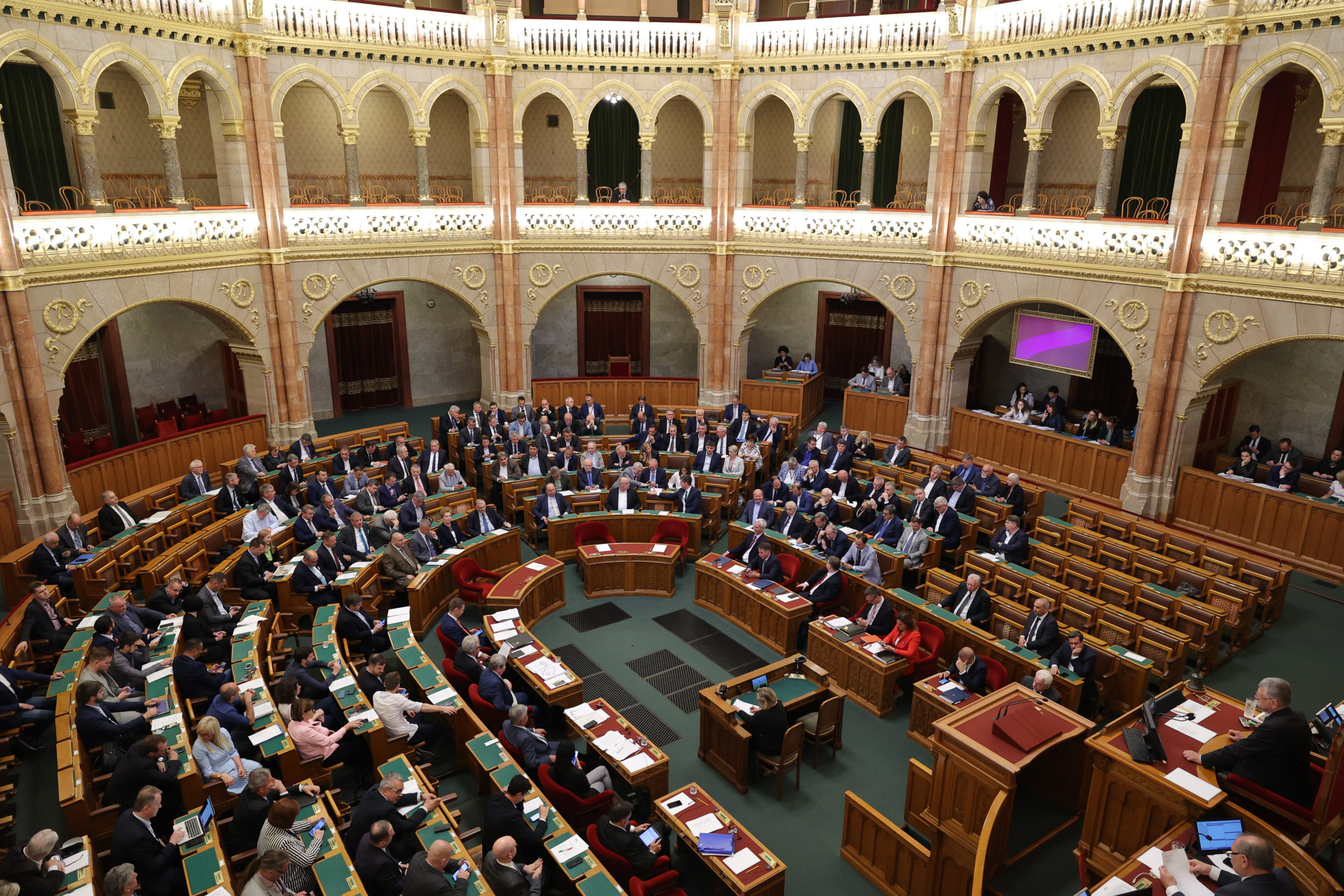 Országgyűlés: napirenden a közigazgatási tárgyú és az állam működését érintő törvények