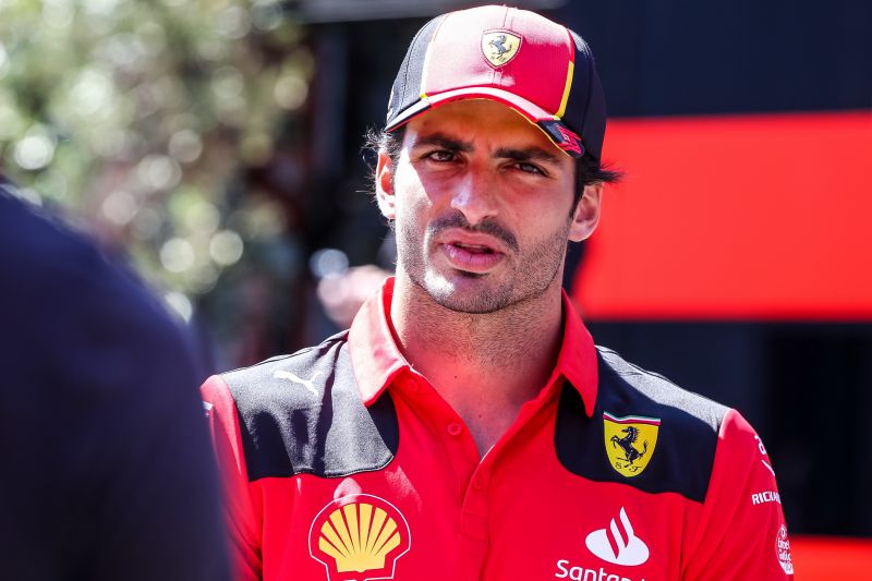 Sainz teljesen új Ferrarit vár 2024-re