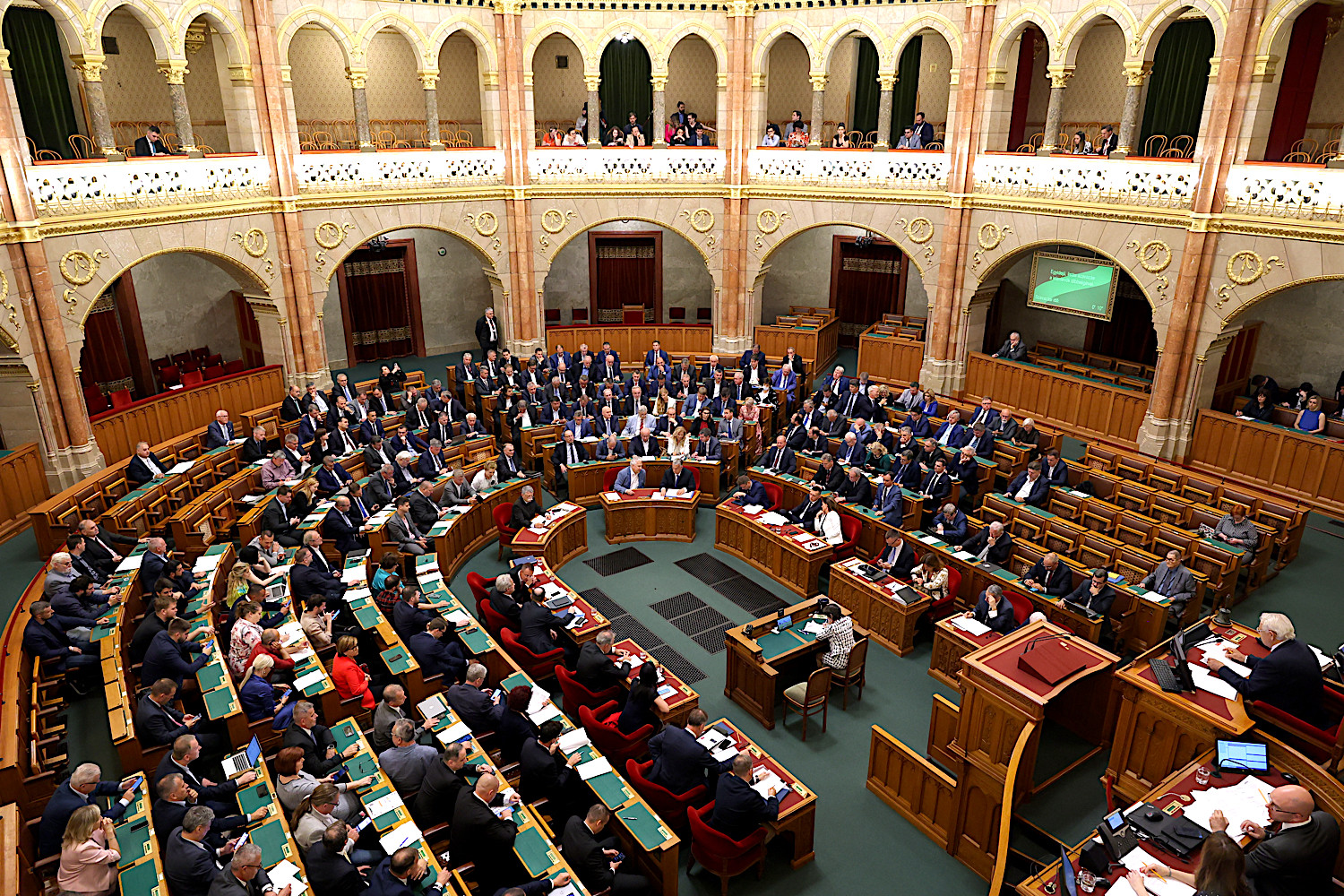 A jegybanki tőkepótlásról és a köznevelési diszkriminációellenes intézkedésekről tárgyal a parlament