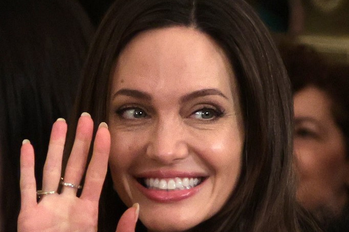 Angelina Jolie alakítja Maria Callast a legendás énekesről szóló életrajzi filmben