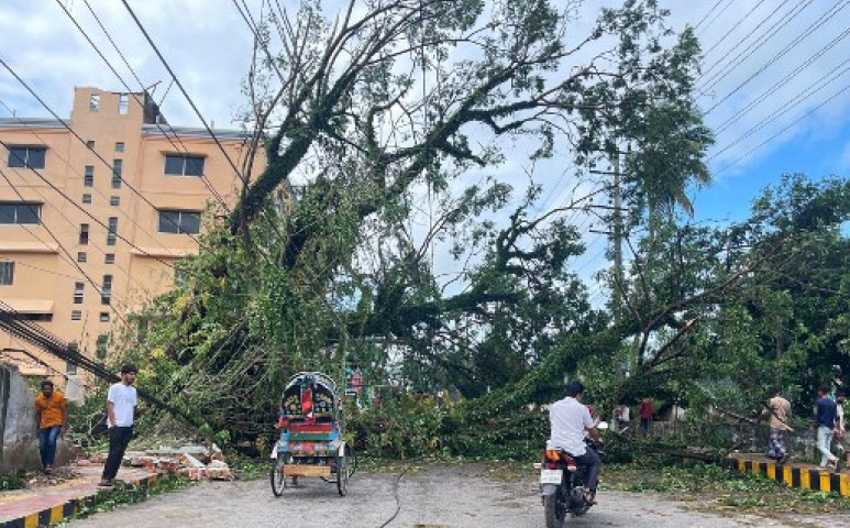 Banglades is vihart kap a nyakába, ide Hamoon érkezik