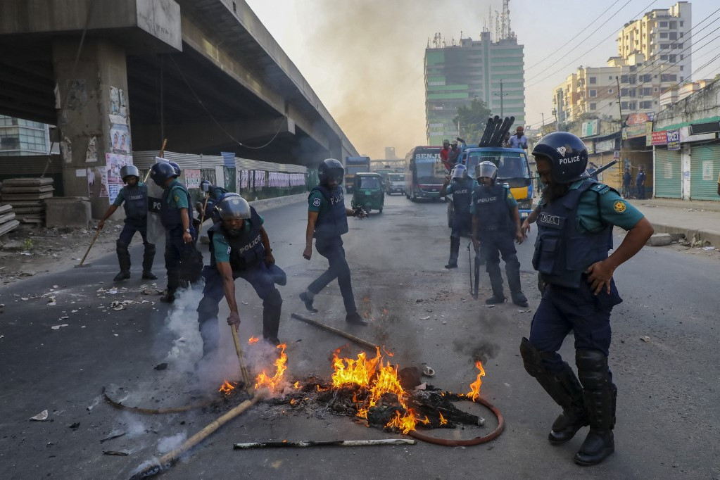 Bangladesben ellenzékiek csaptak össze rendőrökkel, legalább ketten meghaltak