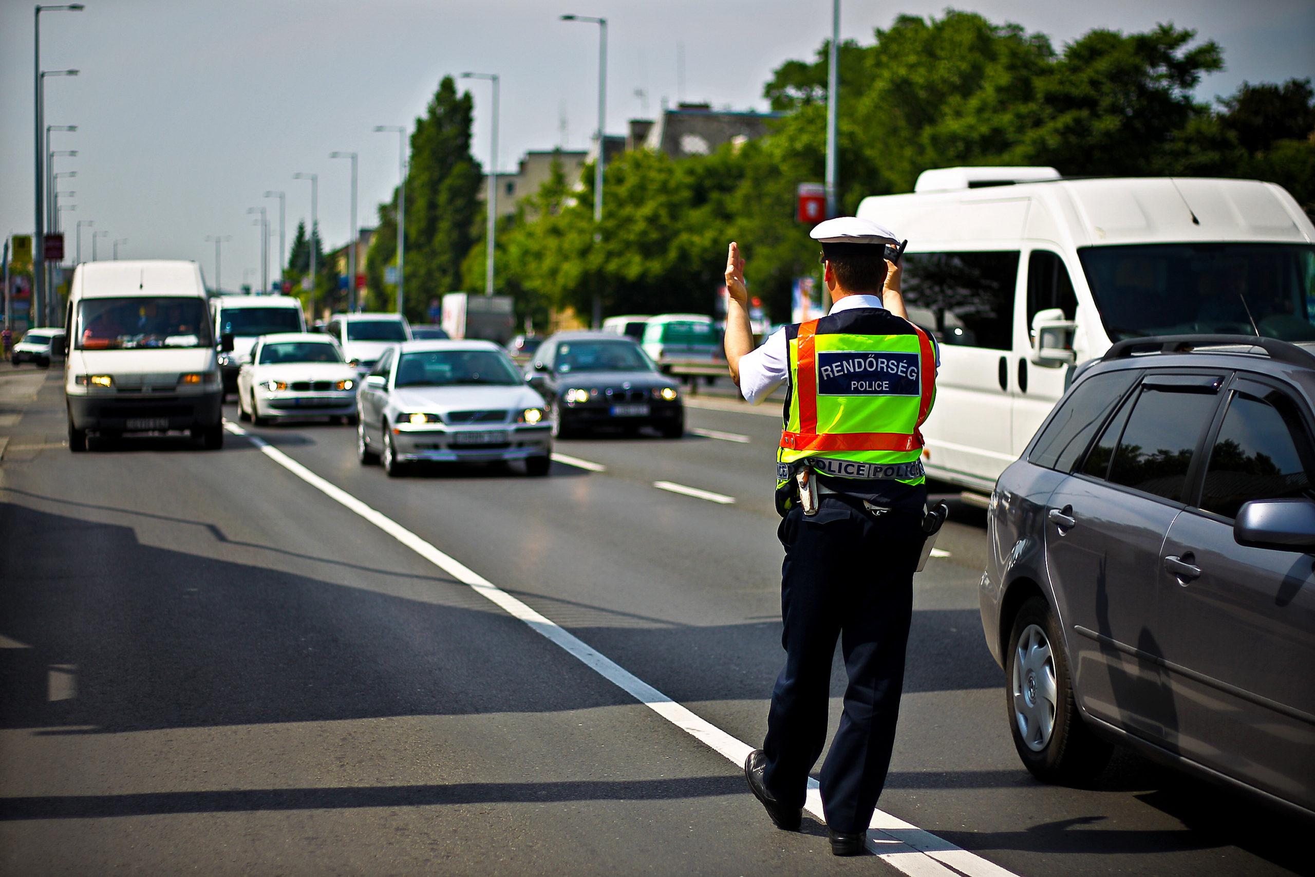 Betelt a pohár, így léptek fel a budapesti illegális gyorsulási versenyzőkkel szemben