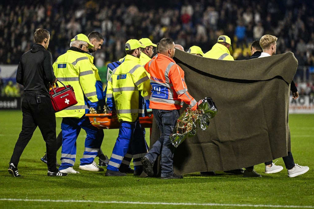 Dráma a pályán: Elájult a Waalwijk kapusa, félbeszakadt az Ajax elleni mérkőzés