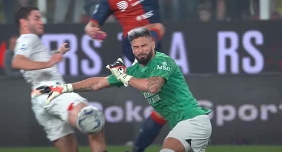 Élet+Stílus: Parádézott a Milan kapujába beugró Giroud, már kapusmezt is árulnak a nevével – videó