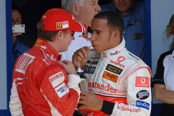 3-archiv-1002-raikkonen-hamilton