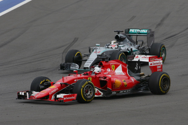 archiv-1018-2-hamilton-ferrari-2015