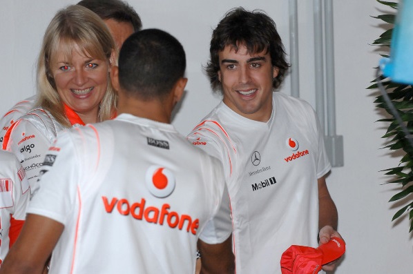 archiv-1018-4-alonso-hamilton-2007