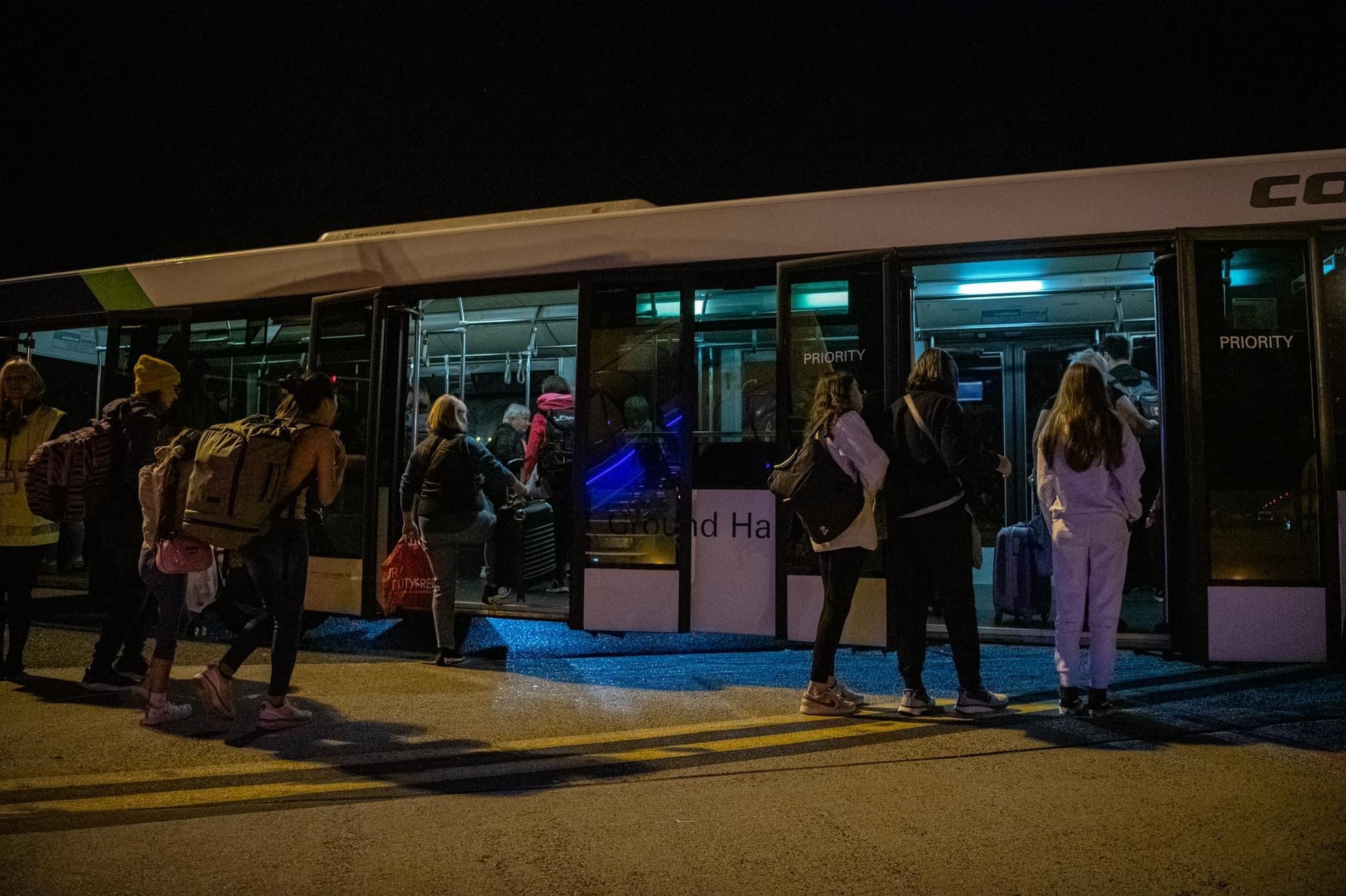 Ismét magyarokat hozott ki a honvédség gépe Izraelből