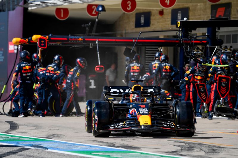 „Jobb taktikával Hamiltonék megnyerték volna” – Verstappen és Horner a fékproblémáról