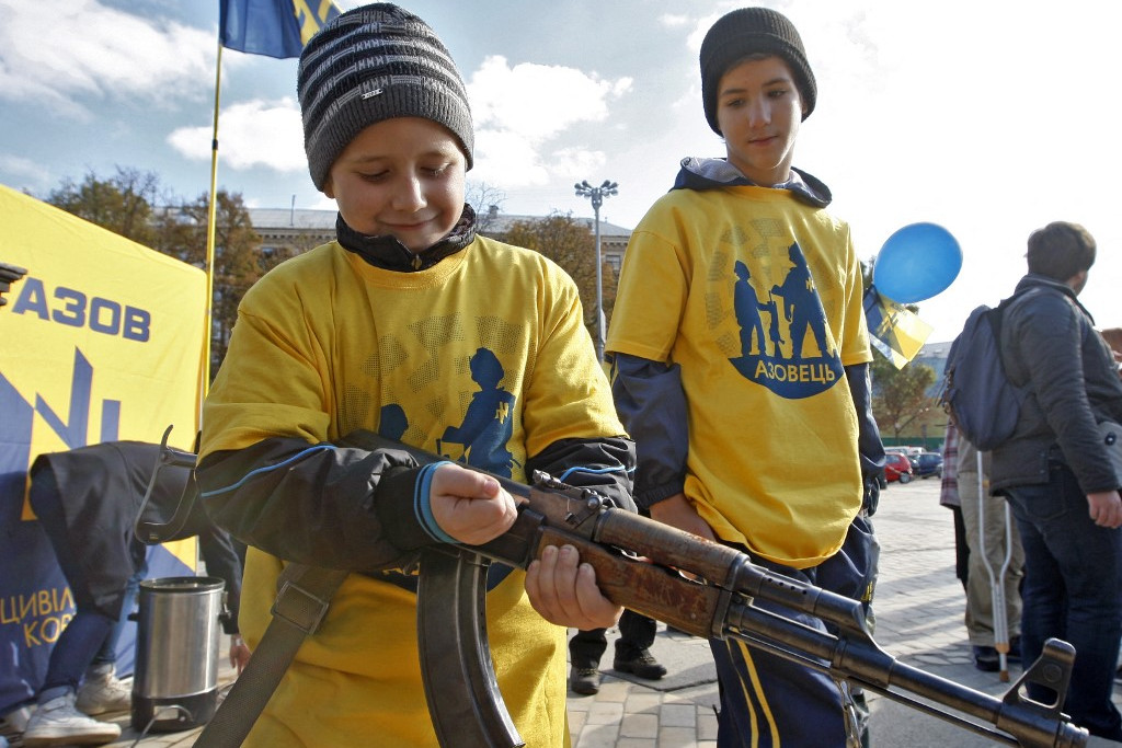 Már „kényszerbesorozósdit” játszanak az ukrán gyerekek