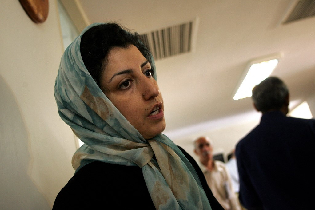 Nargesz Mohammadi iráni aktivista, újságíró kapja idén a béke Nobel-díjat