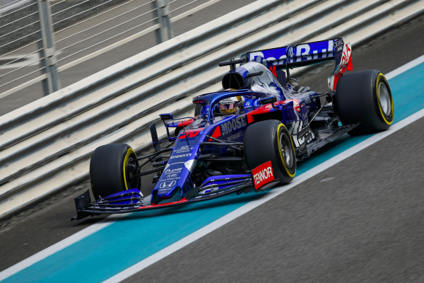 Nevet vált a Toro Rosso