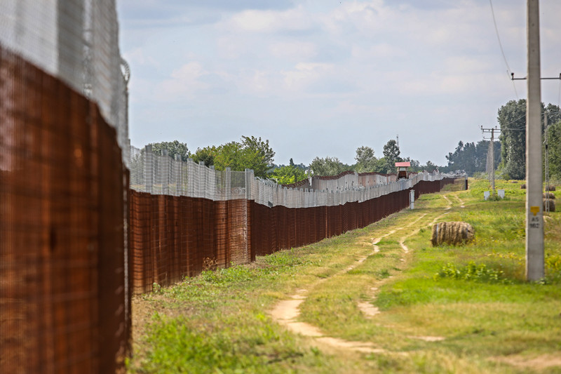 Nyilatkozatot nyújt be a terrorizmus és az illegális migráció ellen a Fidesz