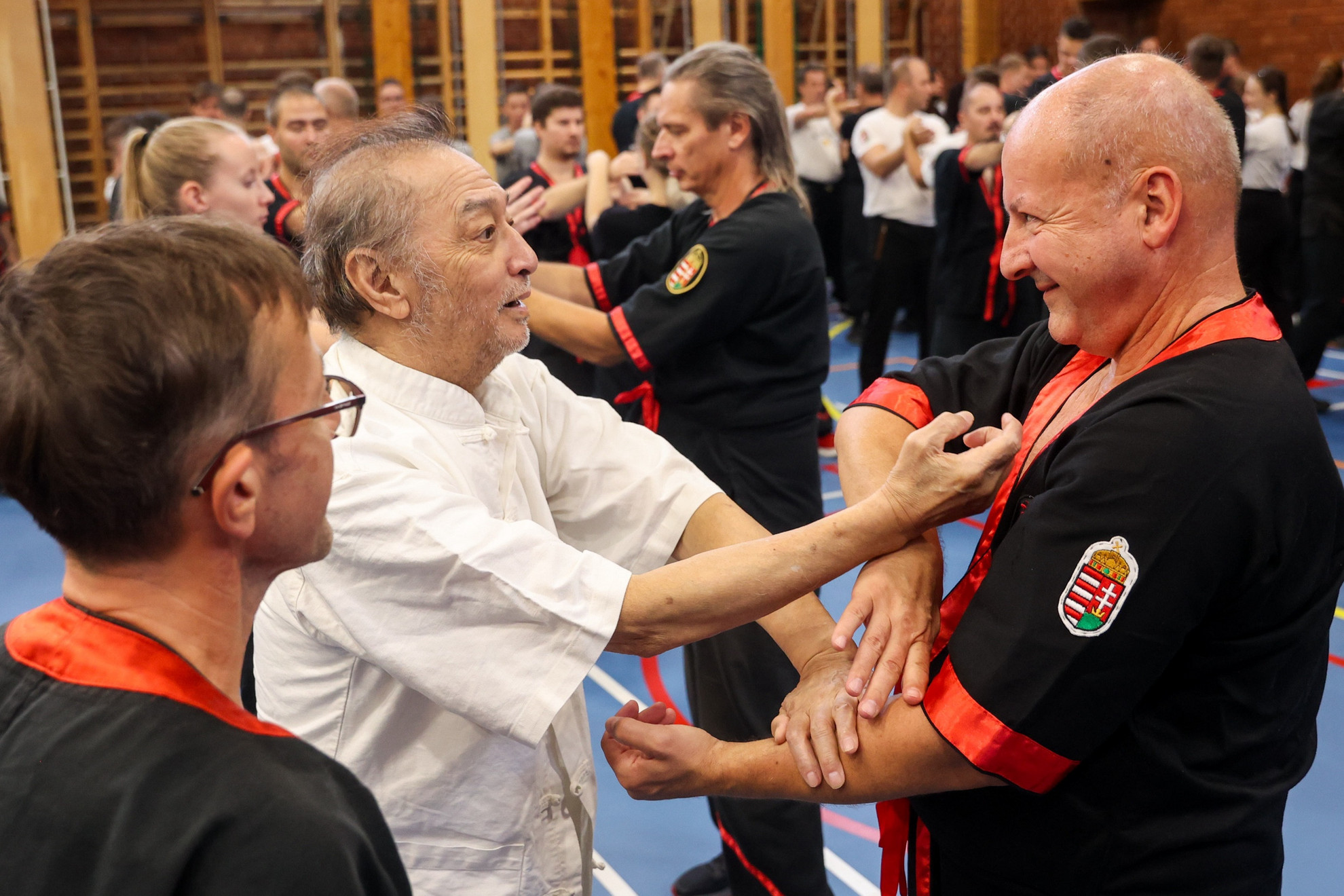 Mindig van mit tanulni. Leung Ting nagymester finomítja Simicskó István mozdulatait