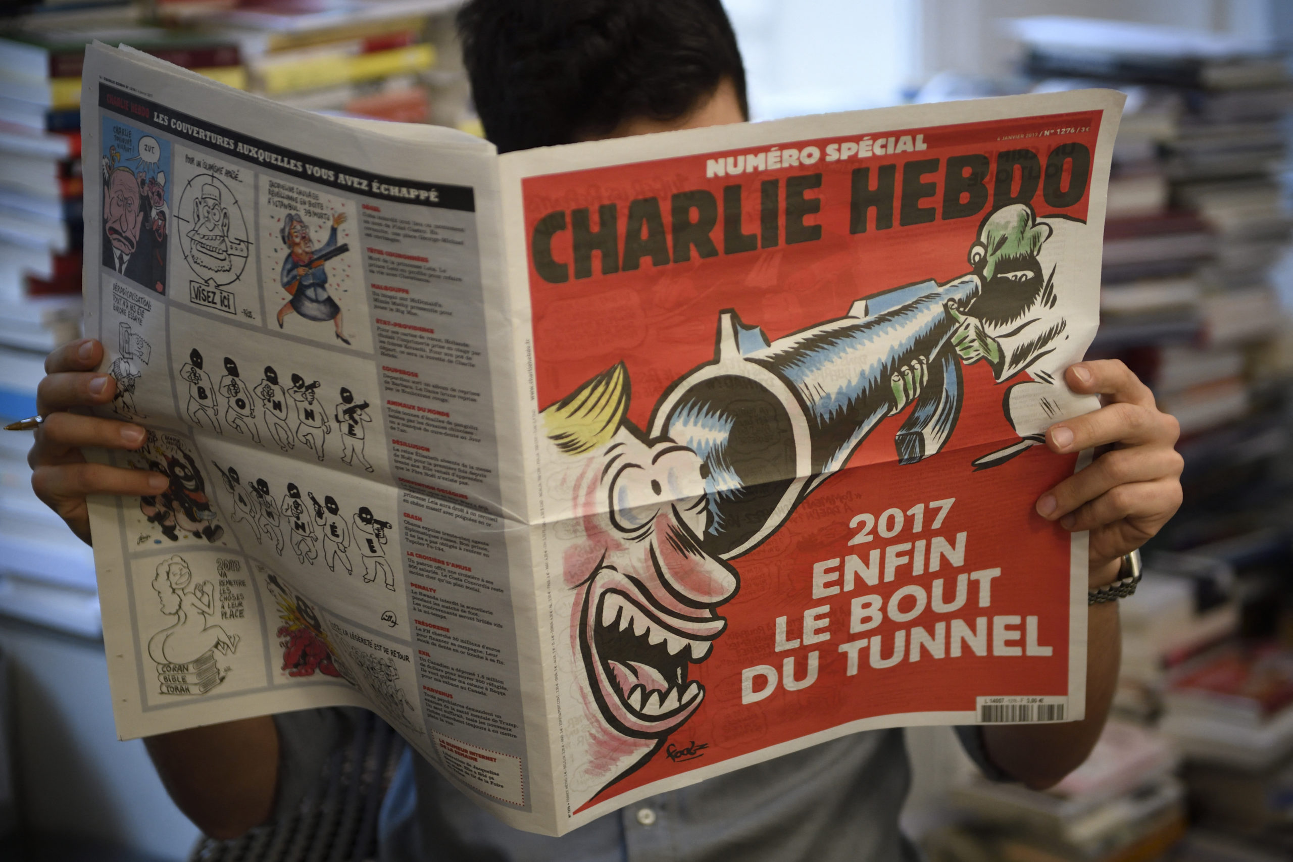 Vér a pucában: A Charlie Hebdo újra a (sor)tűzzel játszik