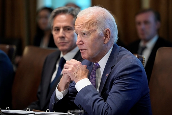 Világ: Biden felhívta Netanjahut és Abbászt, újabb amerikai repülőgép-anyahajó érkezik a Földközi-tenger keleti térségébe