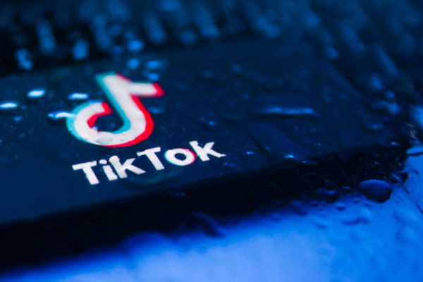 A GVH előírása alapján globálisan javíthat a kommunikációján a TikTok