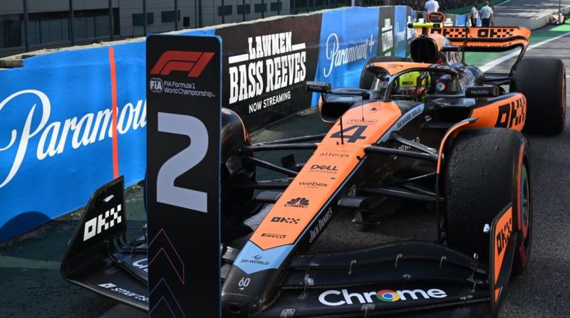 A McLaren már ott van a Red Bull nyakán, de egy alkatrész visszatartja