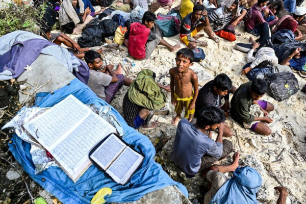 A mianmari harcok miatt már több százezren kényszerültek elhagyni lakóhelyüket