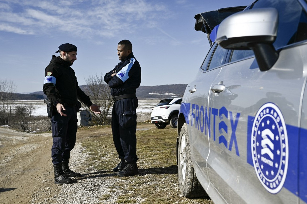 Bulgáriából kiutasítottak egy kémkedéssel vádolt orosz újságírót