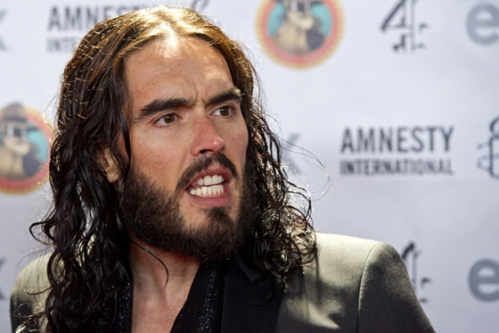 Élet+Stílus: Öt panasz is érkezett a nemi erőszakkal vádolt Russel Brand ellen a BBC-hez