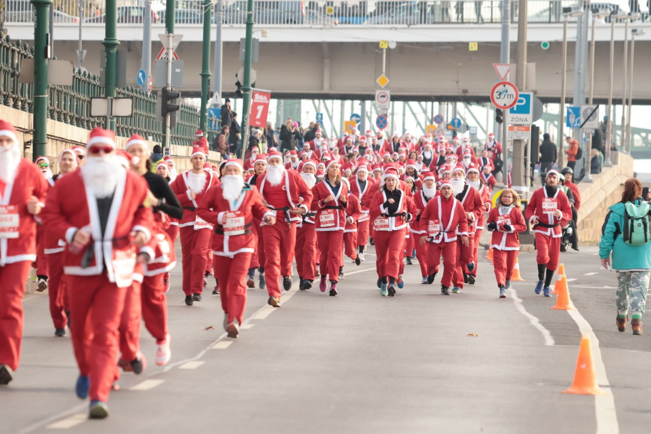 Ismét Mikulásfutás vasárnap a fővárosban