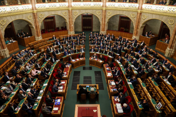 Négynapos ülést tart a parlament