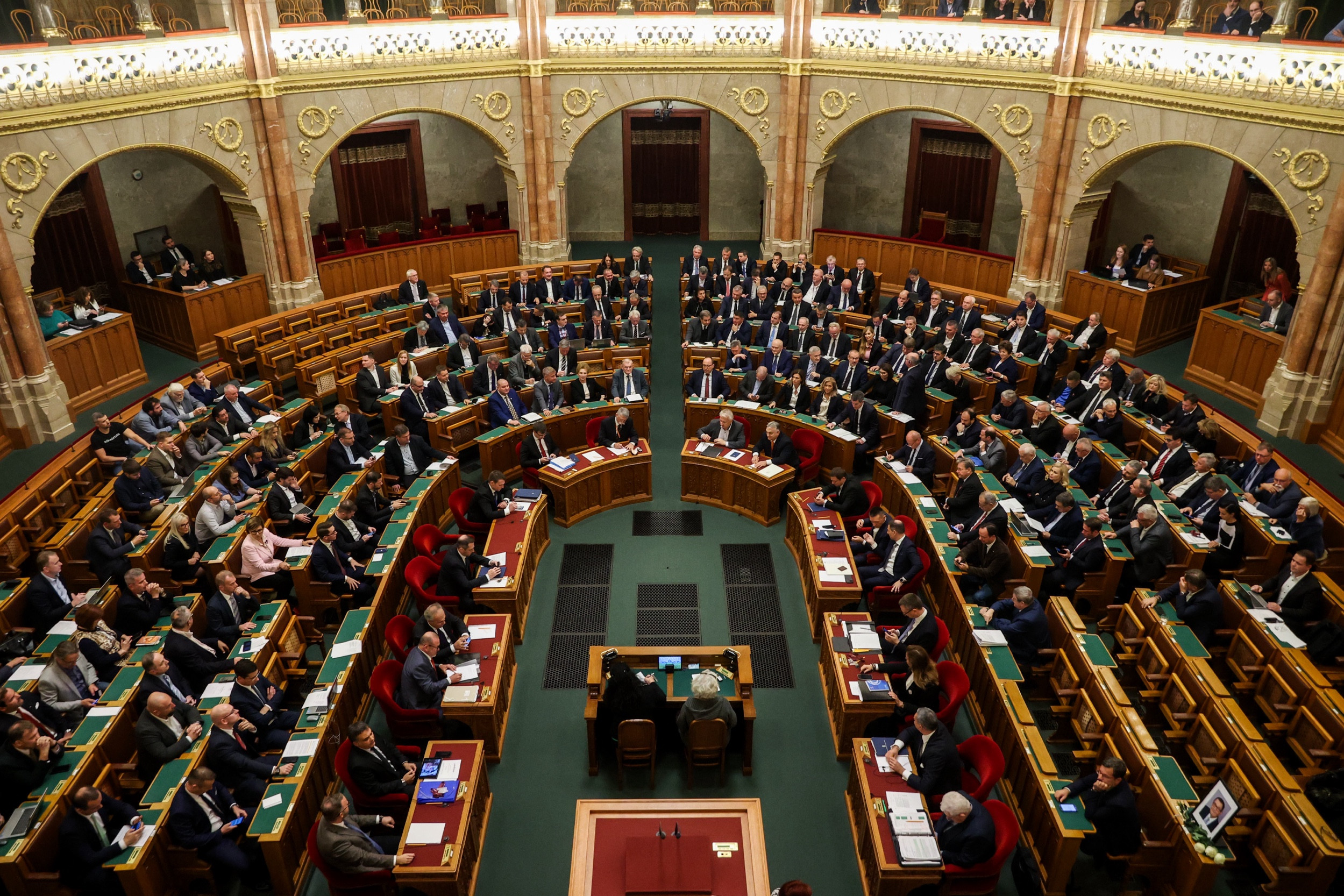 Négynapos ülést tart a parlament