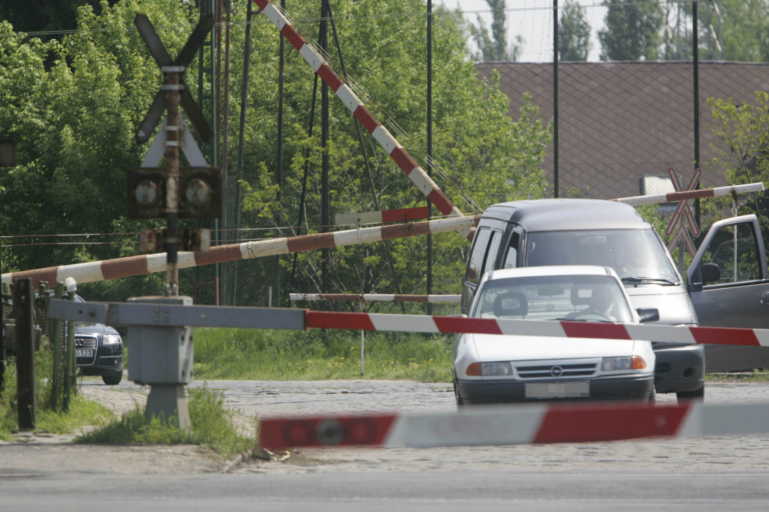 Vonattal ütközött egy autó Bakonygyiróton