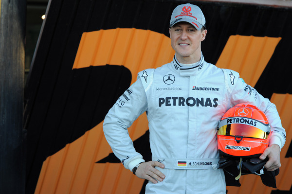 15 szakember és egy utcai Mercedes is Schumacher felépülésén dolgozik