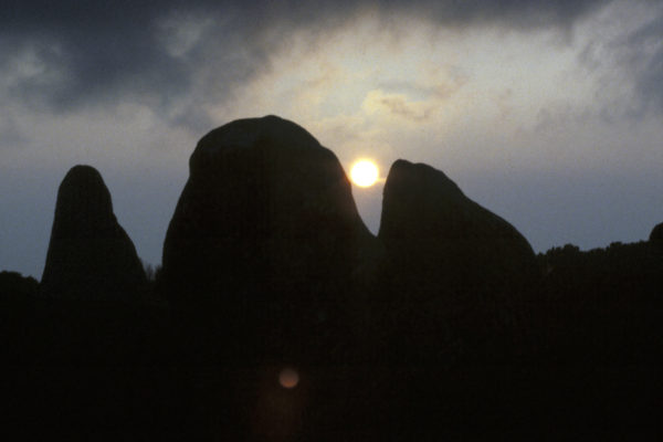 A francia Stonhenge-nél rejtélyes kövek sorakoznak, hátborzongató elméletekkel álltak elő a kutatók + VIDEÓ