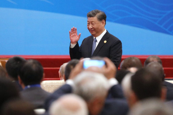 A kínai elnök Vietnamba látogatott a kétoldalú kapcsolatok fellendítésének céljából